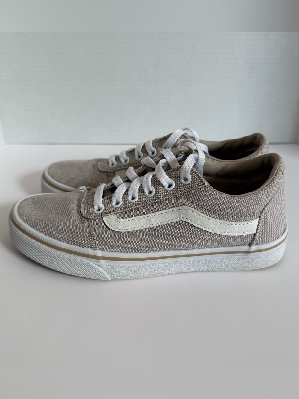 Vans Low-Top Canvas Sneakers in Beige and White Women Size 7.5